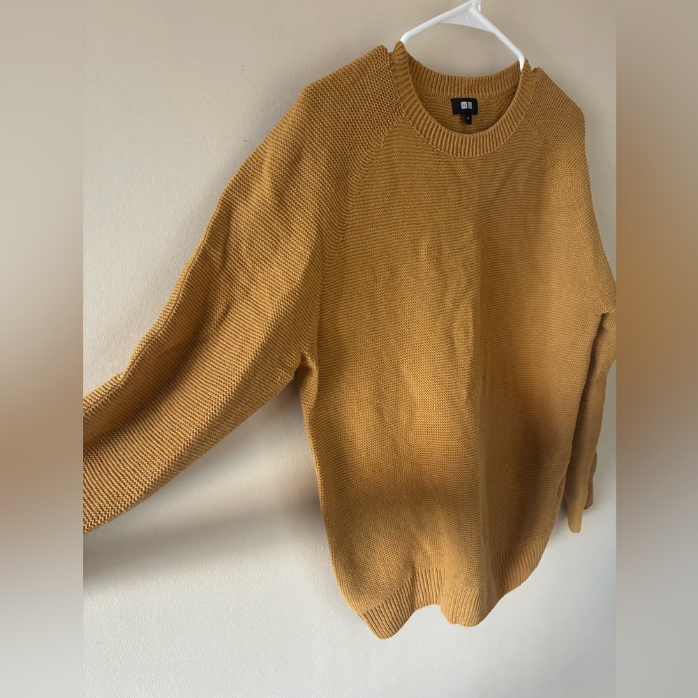 Uniqlo mustard yellow 3D knit crewneck sweater men’s size M